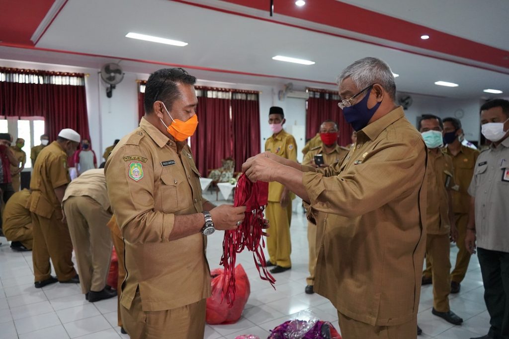 Walikota Kembali Membagikan Masker Pemerintah Kota Tidore Kepulauan