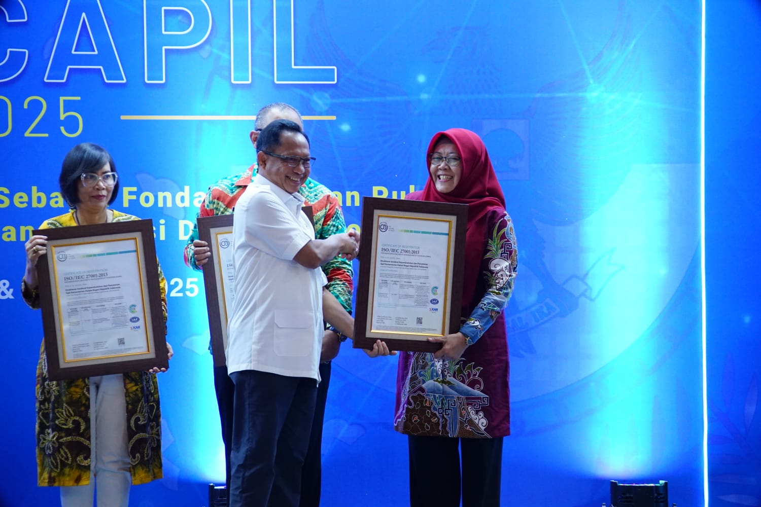 Dukcapil) Kota Tidore menjadi satu-satunya Disdukcapil di Provinsi Maluku Utara yang menerima Sertifikat ISO 27001