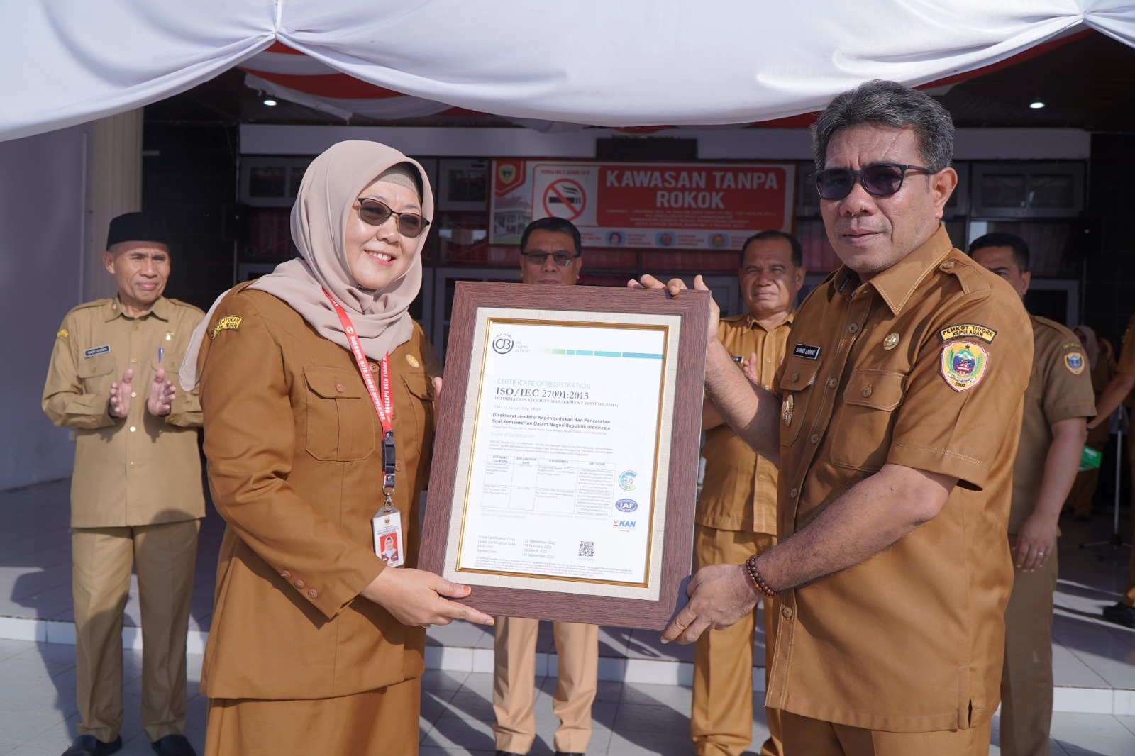 Penghargaan Sertifikat Sistem Manajemen Keamanan Informasi (SMKI) ISO 27001