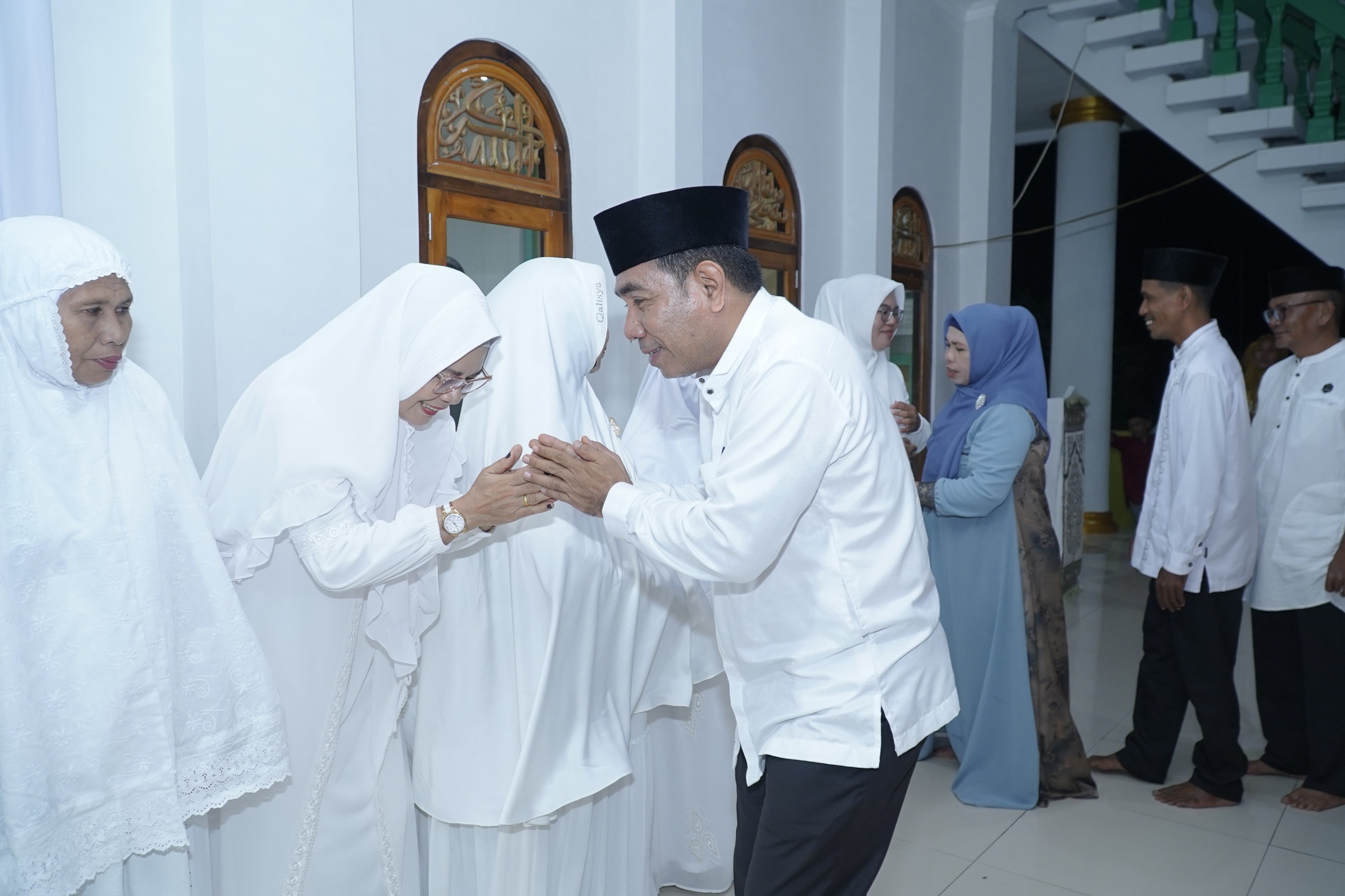 Wawali Tidore Hadiri Pelepasan Jamaah Calon Haji Keluarga dan Sesepuh Mareku