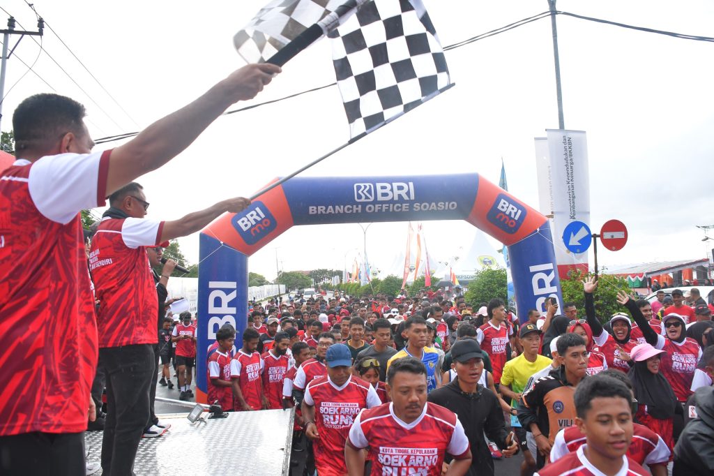 Ratusan peserta mengikuti Soekarno Fun Run 5K dalam rangka Bulan Bung Karno di Kota Tidore Kepulauan