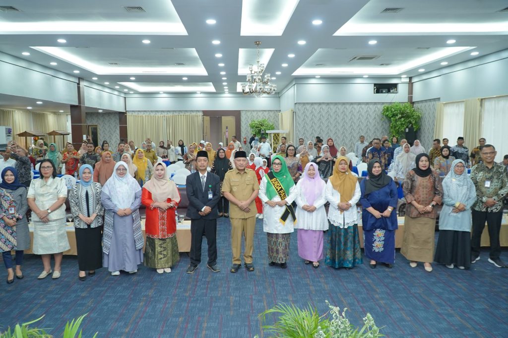 Ketua TP PKK Kota Tidore Hadiri Kegiatan Kick Off Eksplorasi dan Deklarasi Bunda PAUD se Maluku Utara