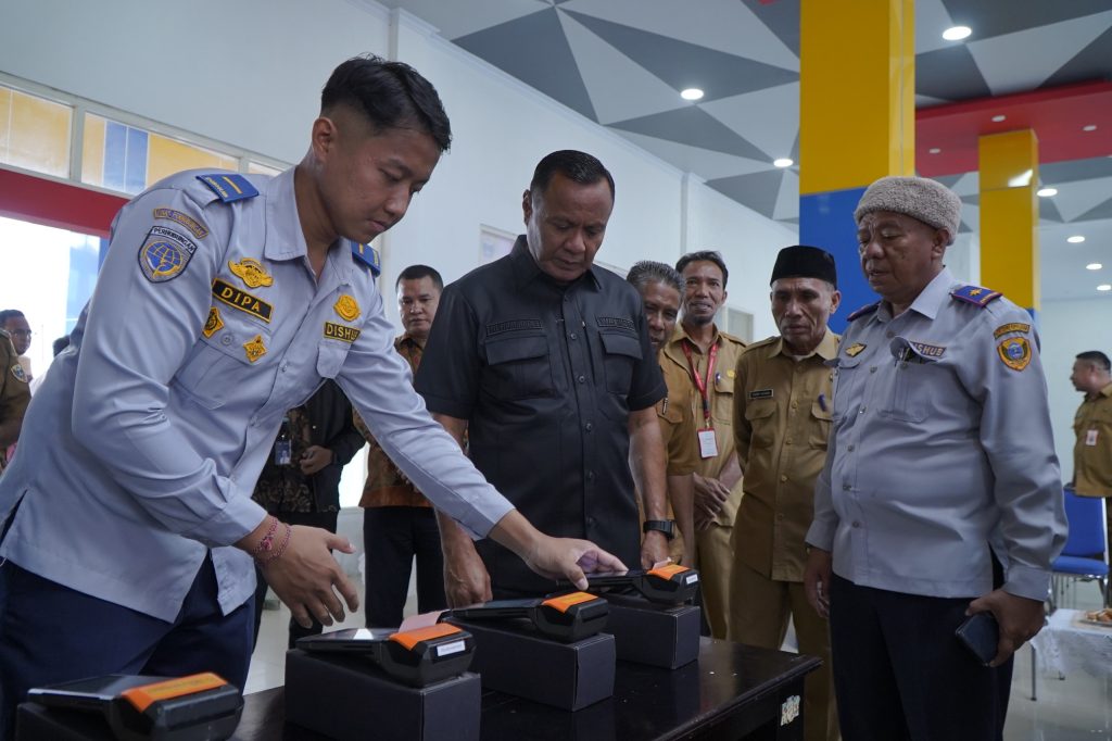 Wali Kota Tidore Launching Transaksi Non Tunai Retribusi Pelayanan Kepelabuhanan di Pelabuhan Rum
