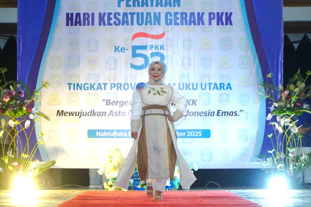 TP PKK Tidore Sampaikan Apresasi untuk Wastra Kebanggaan Tenun Puta Dino Khayangan