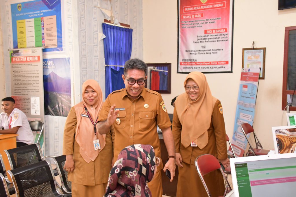 Pastikan Pelayanan Dasar Masyarakat Optimal, Wawali Tidore Sidak di Beberapa OPD