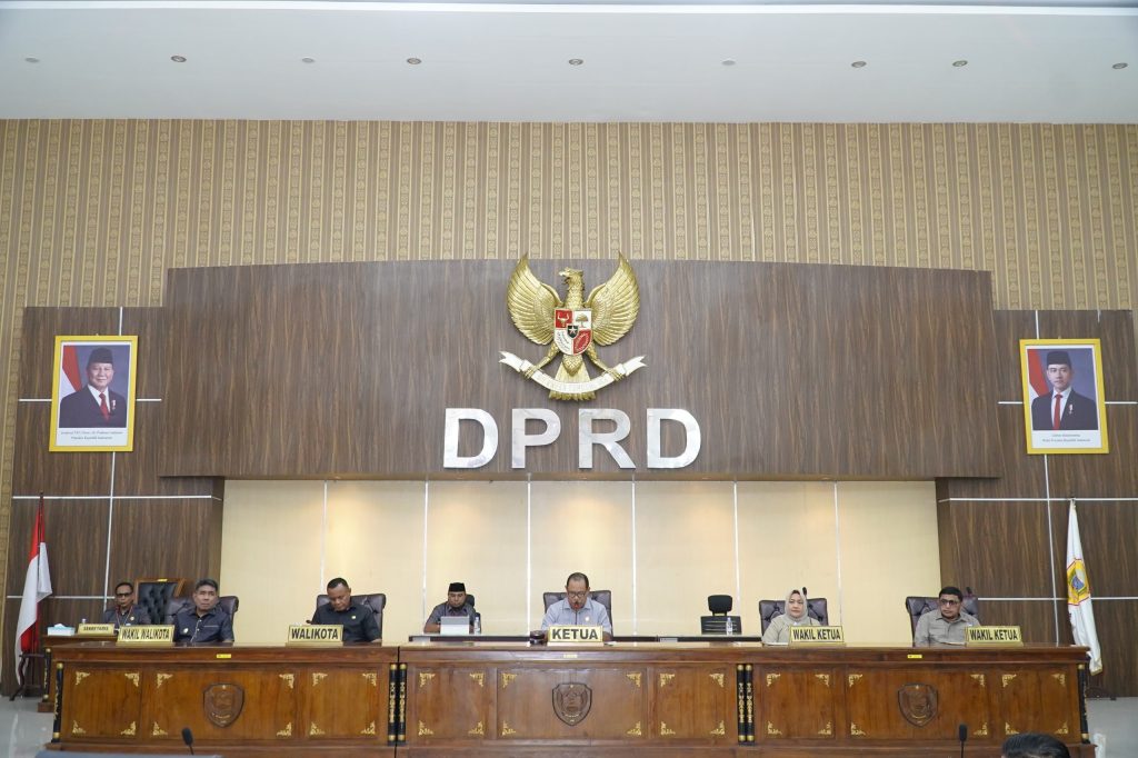 Rapat paripurna ke-4 masa persidangan II
