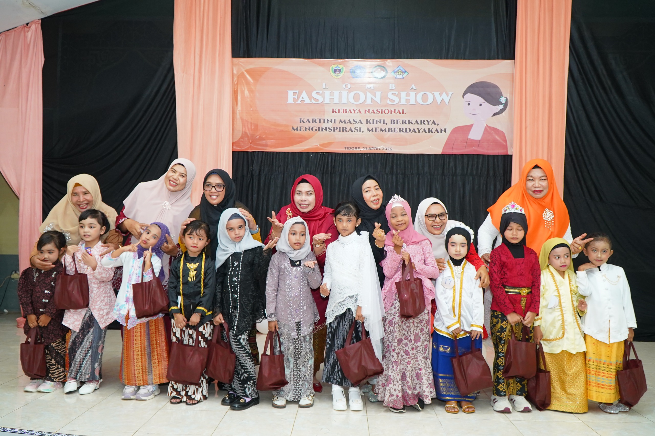Lomba fashion show Kebaya Nasional yang bertajuk Kartini Masa Kin