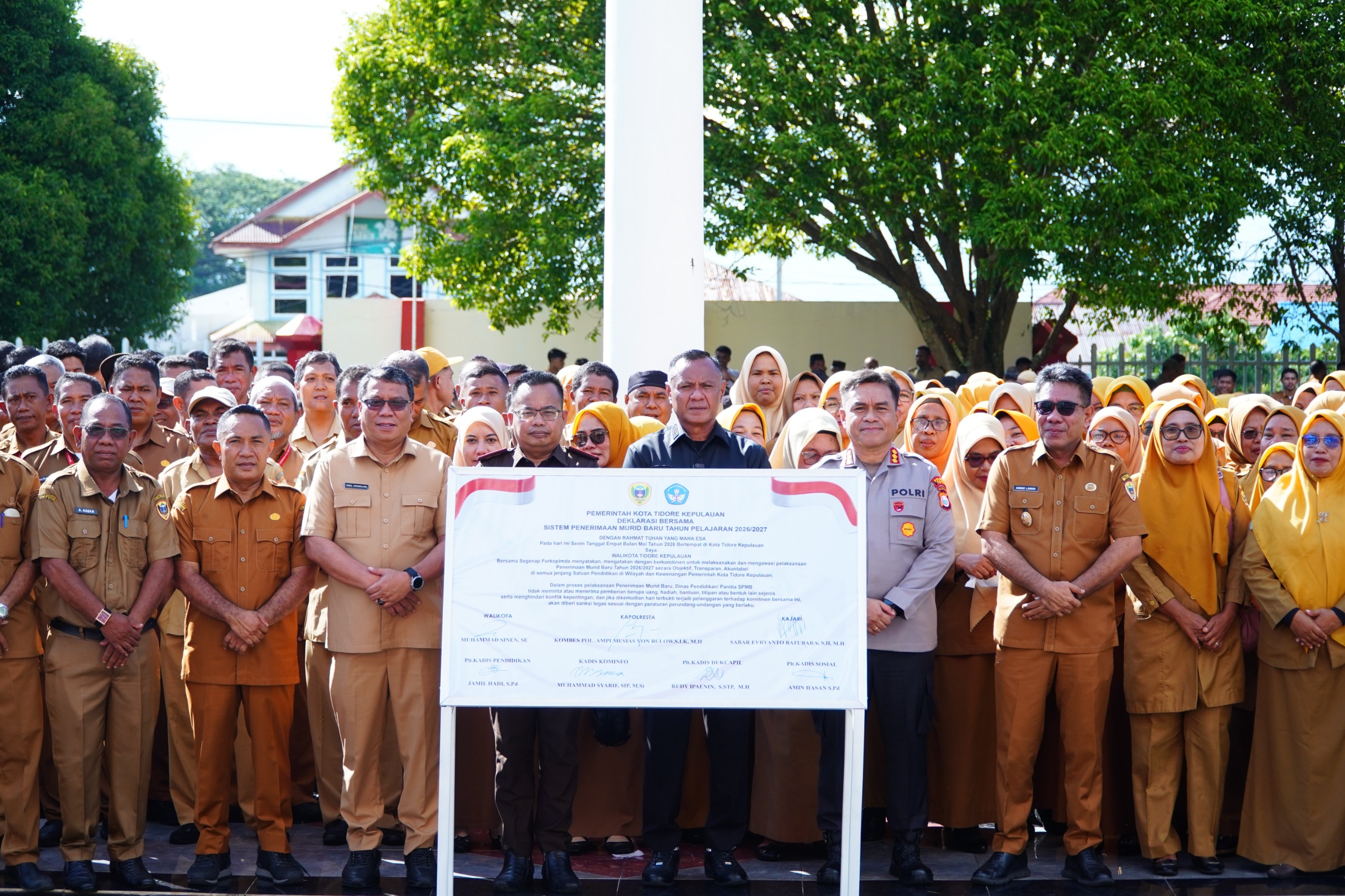 Penandatanganan Deklarasi bersama sebagai dukungan komitmen pelaksanaan penerimaan Murid Baru Tahun 2026/2027
