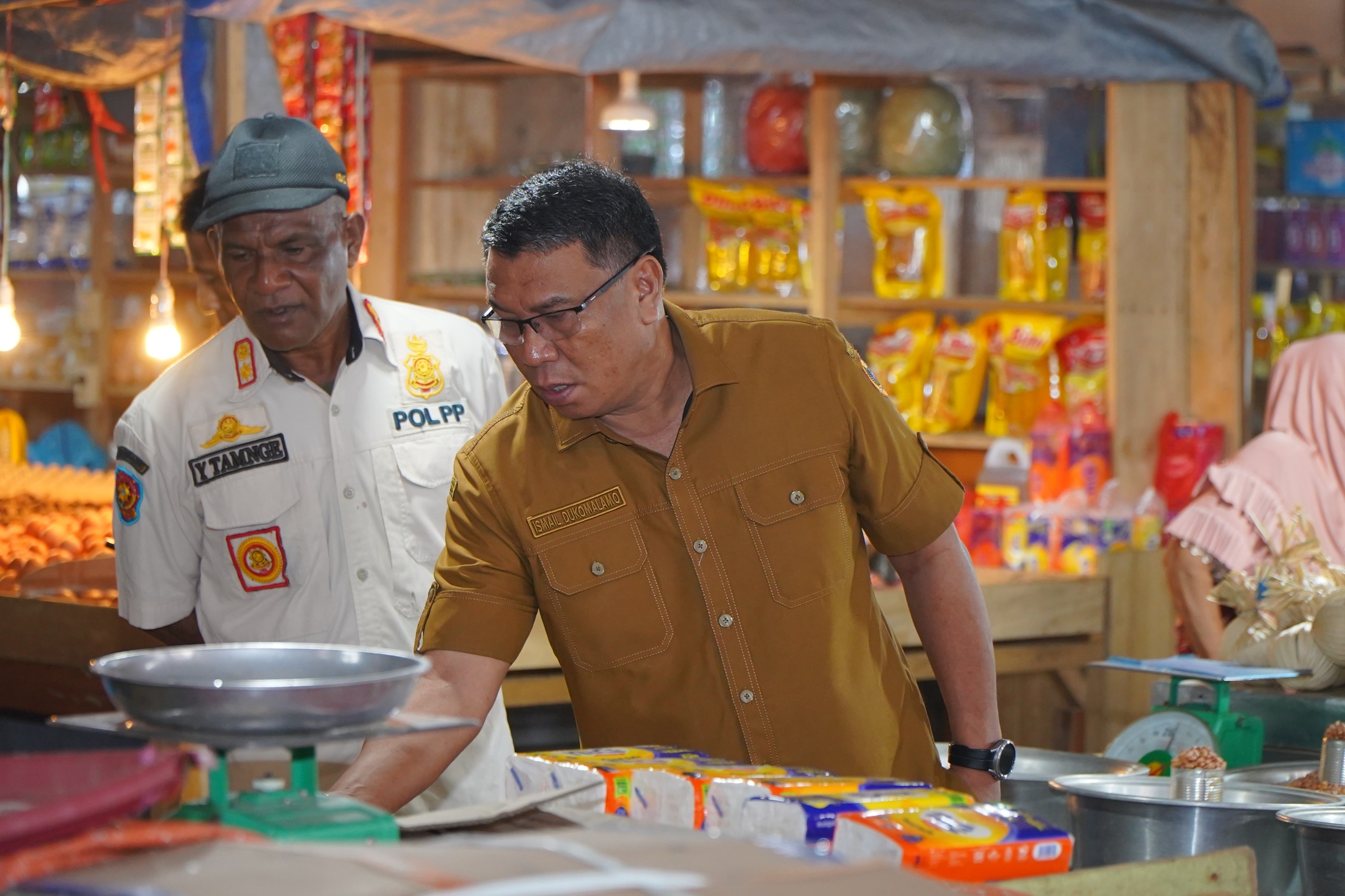 inspeksi mendadak (sidak) ke Pasar Gosalaha