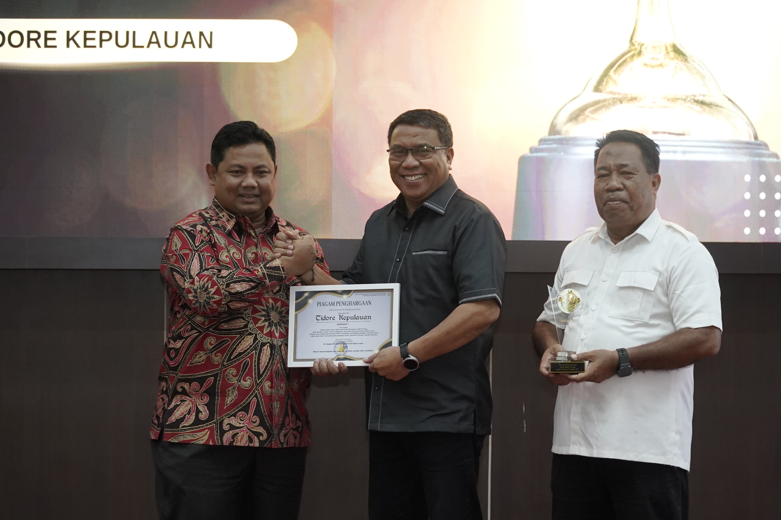 Pemerintah Kota Tidore Kepulauan kali ini mendapatkan Penghargaan dari Badan Pemeriksaan Keuangan (BPK) Perwakilan Maluku Utara